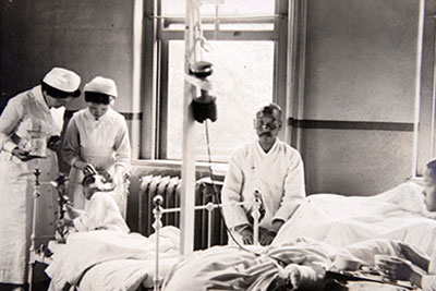 세브란스 병원 외과병동에서(1919) K. Estwb