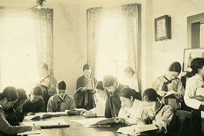 도서관에서 공부하는 학생들(1933)